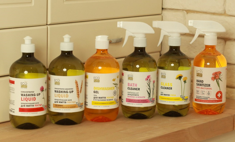 Екологічний гель для миття посуду Ecoplant в посуд 3